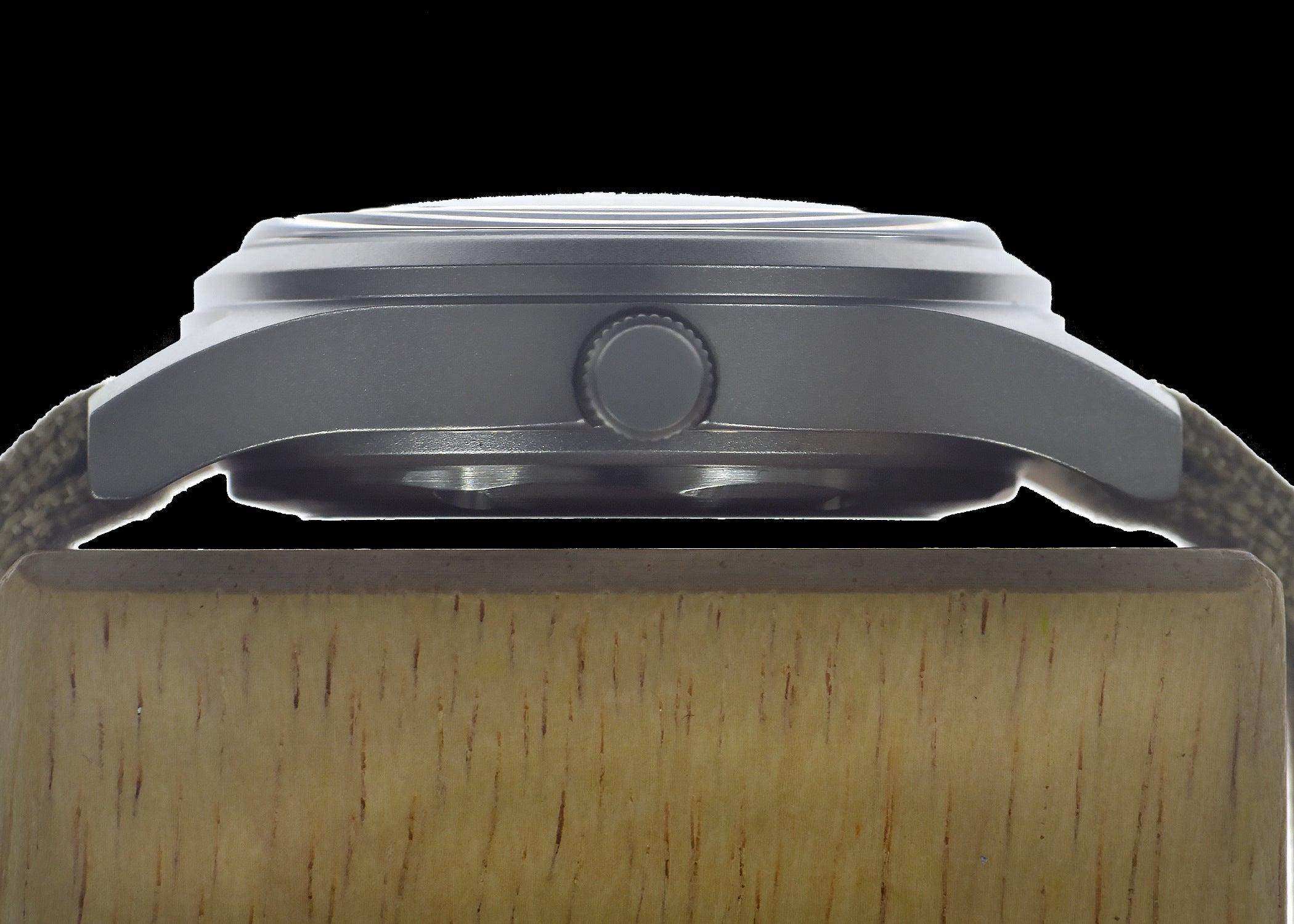 GG-W-113 U.S 1960s Pattern Automatic 100m/330ft Water Resistant Military Watch with Shatter and Scratch Resistant Sapphire Box Crystal