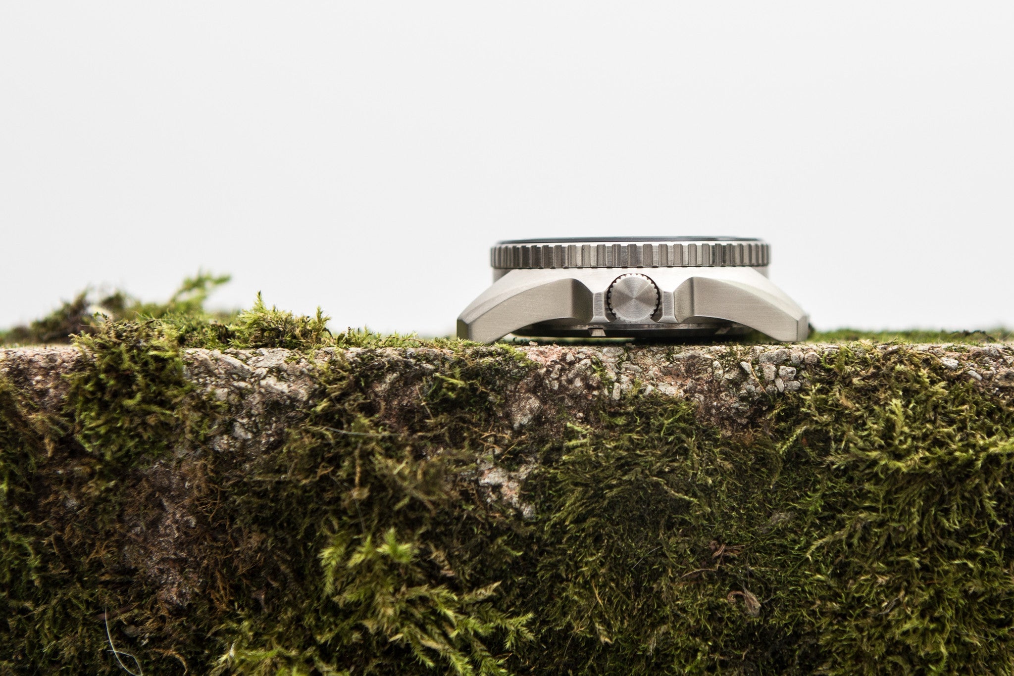 MWC Heavy Duty 300m Military Divers Watch in Stainless Steel Case (Quartz) with Sapphire Crystal and Ceramic Bezel (Solid Bar Version)