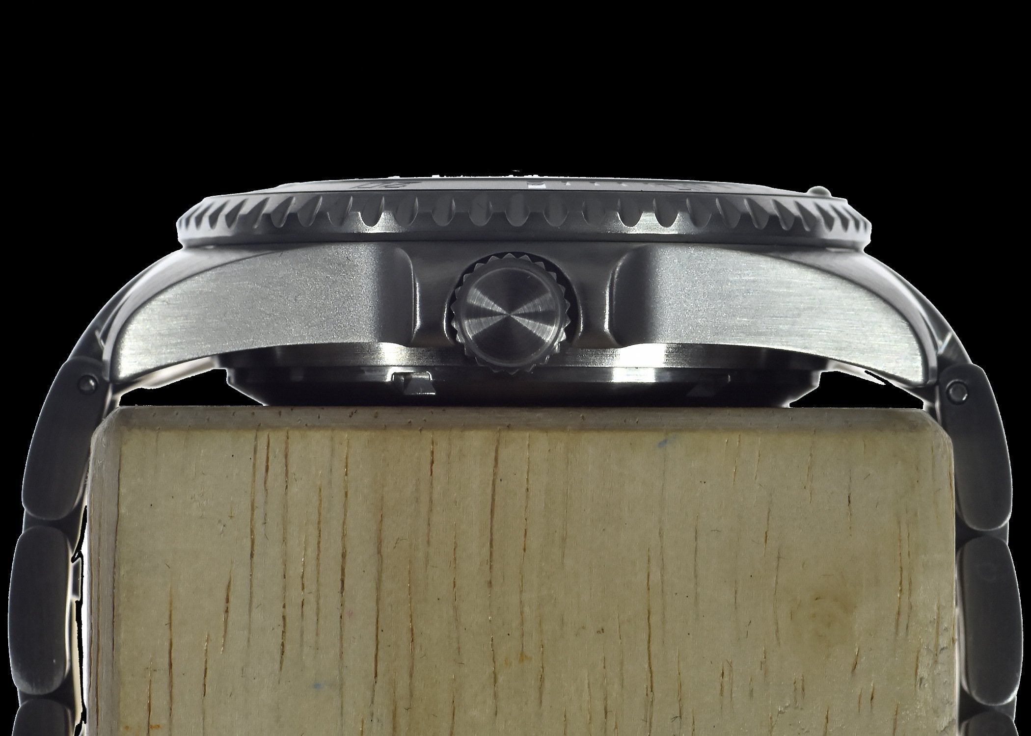 MWC 21 Jewel 300m Water Resistant Automatic Military Divers watch on Steel Bracelet with Sapphire Crystal and Ceramic Bezel